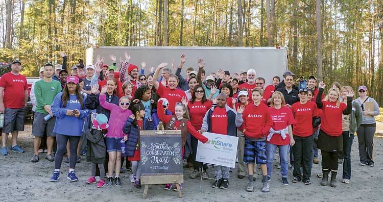 Volunteers get Peachtree City nature area ready ...