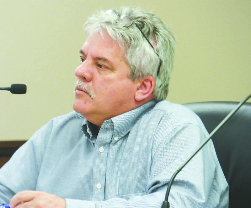 Peachtree City raises white flag on home color r...