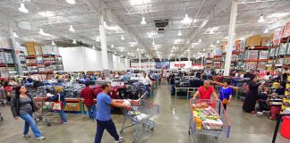 Interior of Costco in New York. Photo/Shutterstock.