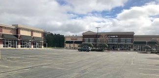 Lots of available parking but little to no commercial activity in this Saturday view of the Summit Point in south Fayetteville. Photo/Ben Nelms.