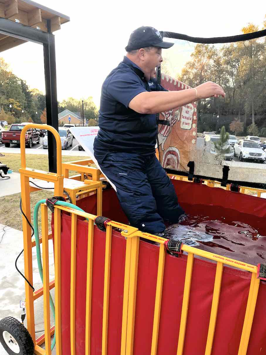 Fayetteville leaders take a cold dunk at Carniva...