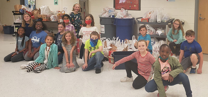 Crabapple Lane food drive shows kindness