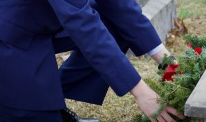 Wreath-Laying in Fayetteville keeps fallen heroe...