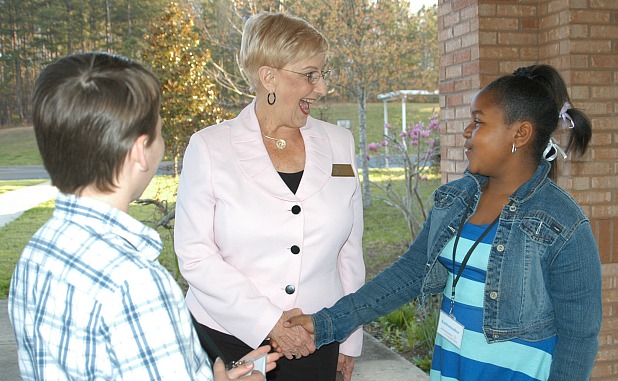 Special visitor reads to Spring Hill kids