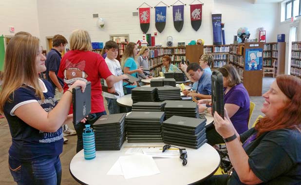 Coweta schools give its students free Chromebooks