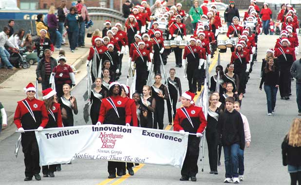 City gets ready for Christmas parade